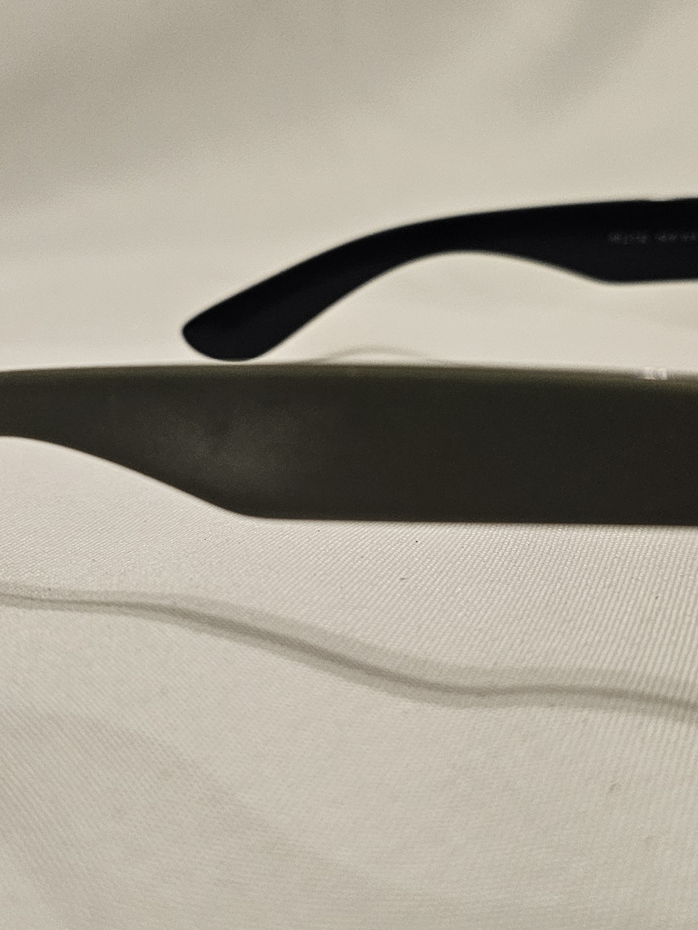 Ray-Ban Classic Wayfarer Sunglasses in Olive Green with Black Case - Picture 4 of 8
